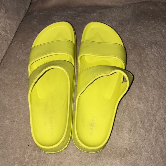 Old navy size 9 Neon yellow sandals 💕 - Picture 2 of 5